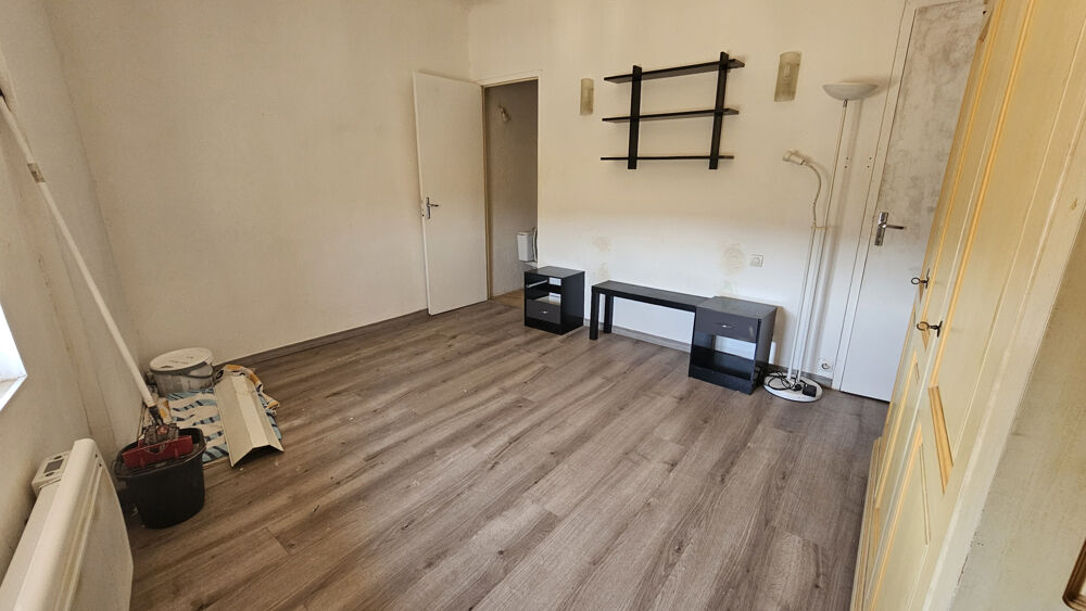 OFFRANT UNE TRES BELLE VUE - 2 APPARTEMENTS DE 32 ET 35 M2 ET UNE CAVE DE 35M2