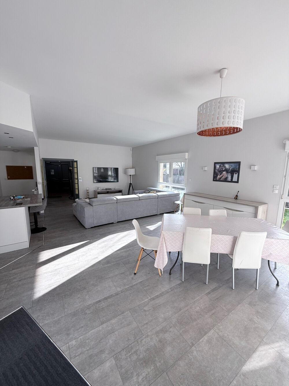 Maison d'architecte de 300m2 sur un terrain de 5.79 ares avec jardin et garage