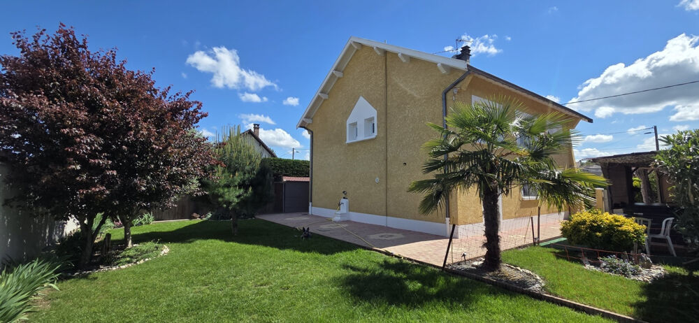Maison de 165 m2 habitable sur un terrain de 511 m2 clos et aménagée.