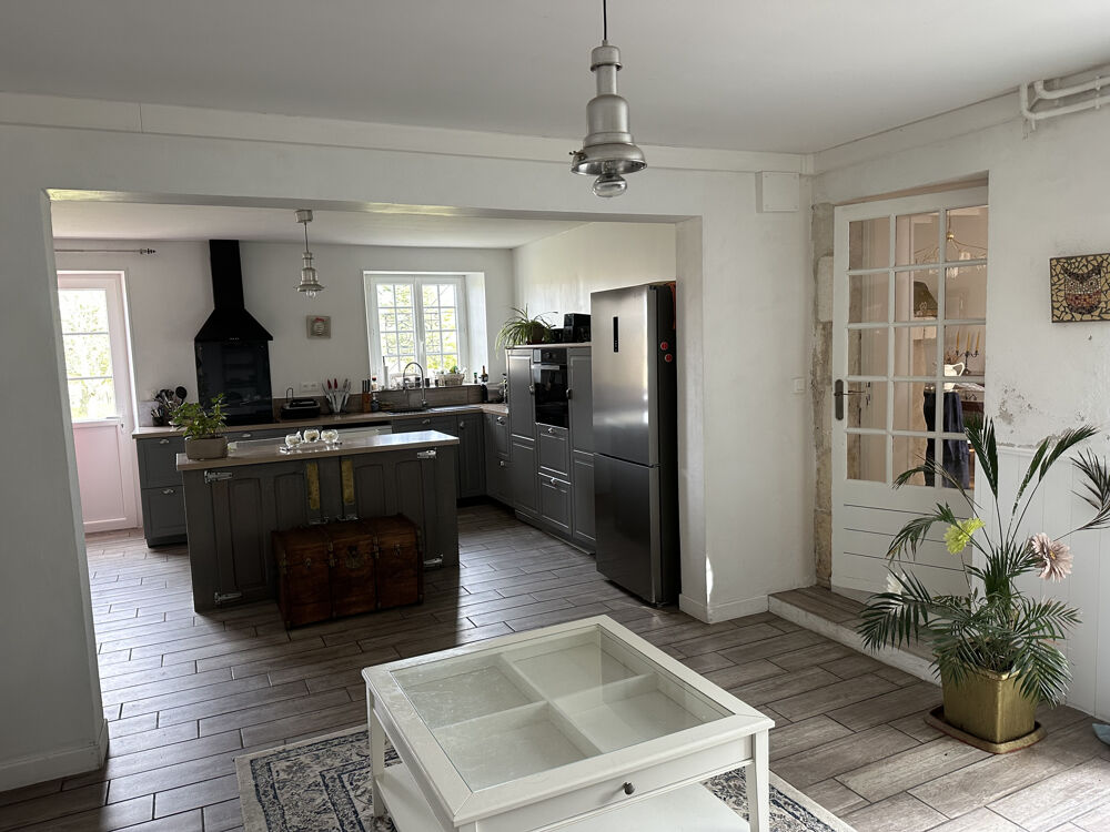Vente Maison Maison de caractère au cœur de la campagne charentaise. St meme les carrieres