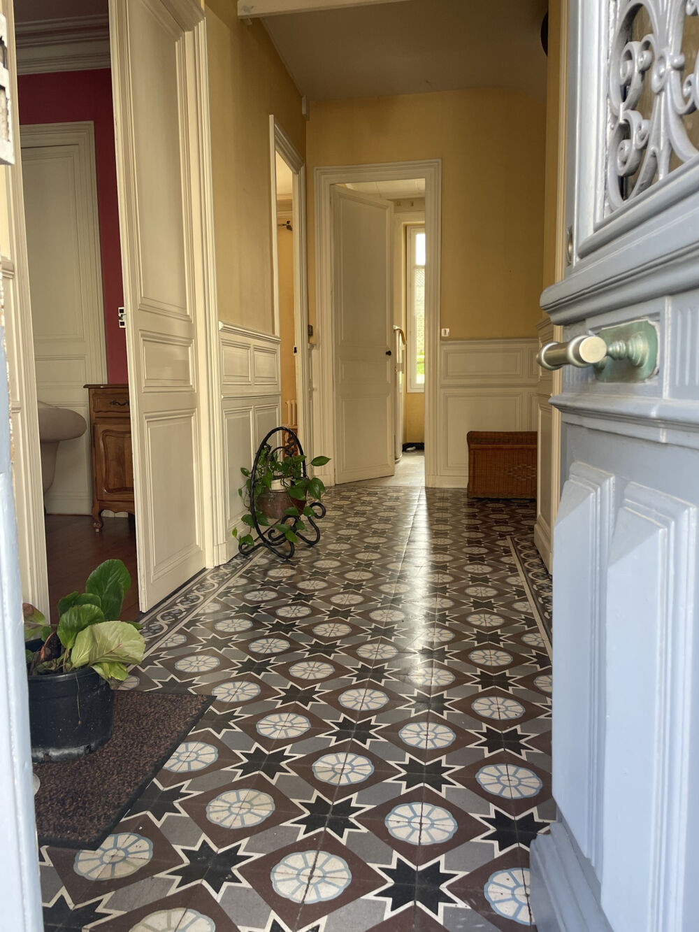 Vente Maison COGNAC PROCHE DU CENTRE MAISON DE VILLE 160 M2 5 CHAMBRES GARAGE DE 77 M2 JARDIN DE 625 M2 Cognac