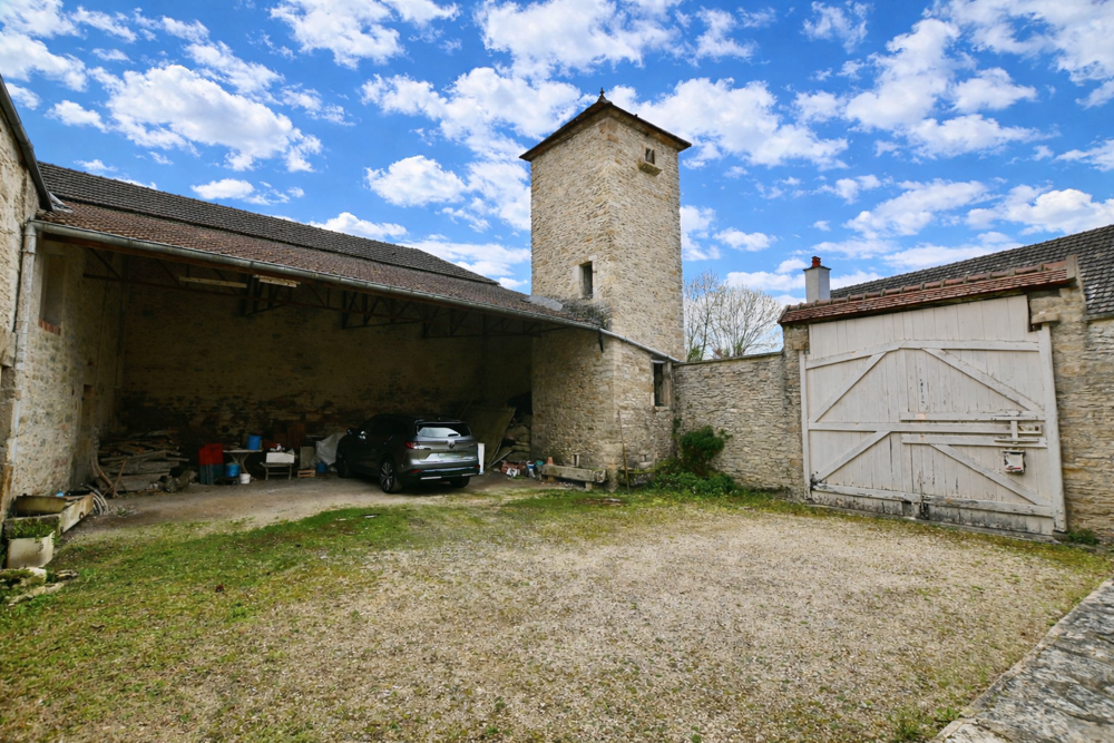 Vente Maison Authentique maison bourguignonne avec pigeonnier et source naturelle. Asquins