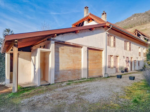   Jongieux : ensemble de 2 maisons mitoyennes env. 190 m2 sur 1130 m2 + garages et cave Proprit/chteau - 12 pice(s) - 196 m