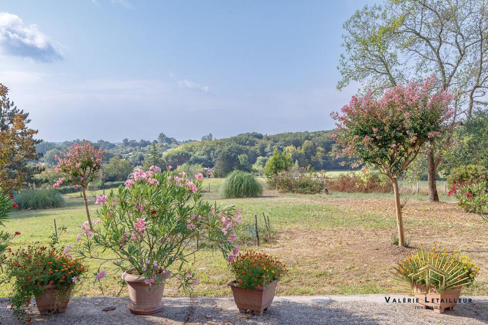 Maison de charme 358m2 habitables sur une parcelle de 10 000 m2 avec vue dégagée