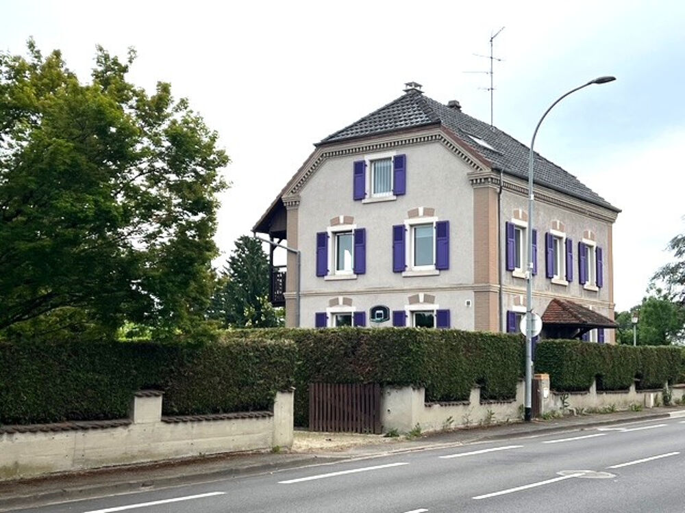 Vente Maison Hégenheim Maison bourgeoise des années 1900 d'environ 190 m2 7 pièces 4 chambres 2 salles de bain sur 10.40 ar Hegenheim