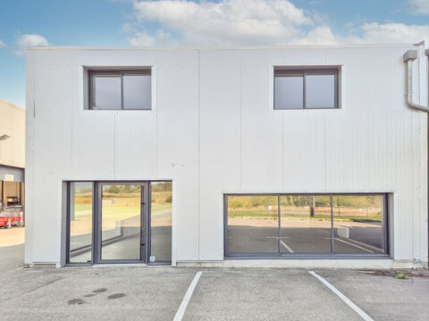 Emplacement No1 à BELLEY : local commercial 325 m2 + parkings 470000 01300 Belley