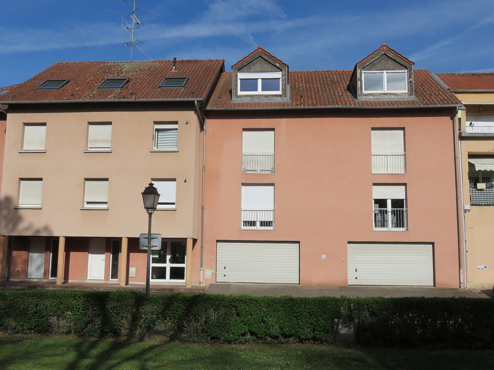 Thionville dans petite copropriété, appartement F4 avec deux chambres, garage double.