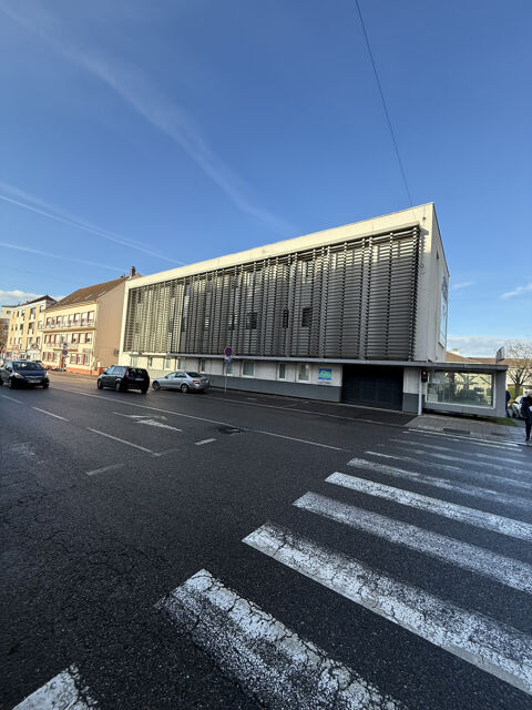 Immeuble de bureaux sur 3 niveaux d'environ 900m2 + sous sol de 300m2 525000 57600 Forbach