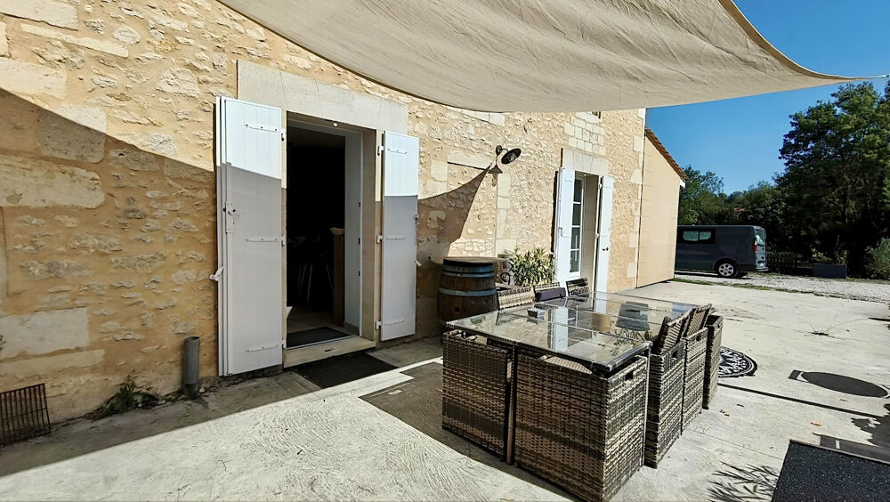 Vente Maison Maison en pierre de charme   Blaye centre   Terrain 1 212 m2   DPE C Blaye