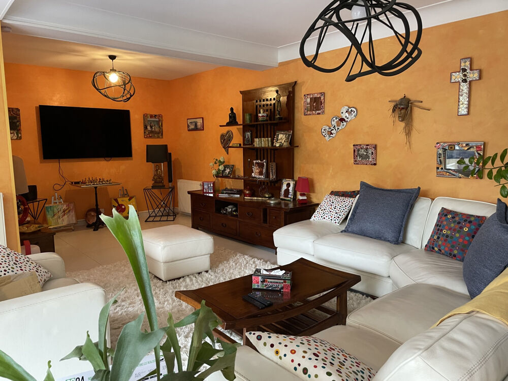 COGNAC HYPER CENTRE MAISON DE 232 M2 GARAGE DE 33 M2 4 CHAMBRES EXTERIEUR DE 340 M2