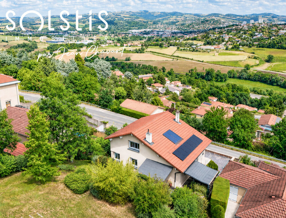 À ST GENEST LERPT *** MAISON FAMILIALE DE 204 M2 *** TERRAIN DE 1106 M2