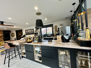  Propri�t�/ch�teau � vendre 8 pi�ces 251 m�