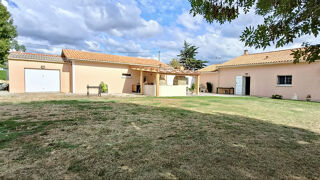 Vente Maison Maison familiale 4 chambres   Terrain clos 6 540 m2   3 garages   5 min A10 St caprais de blaye
