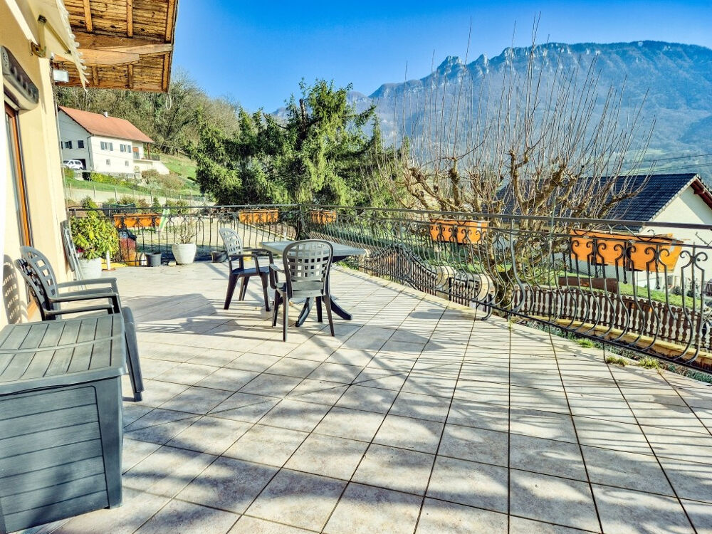 Propriété gîtes environ 300 m2 sur 3300 m2 de terrain