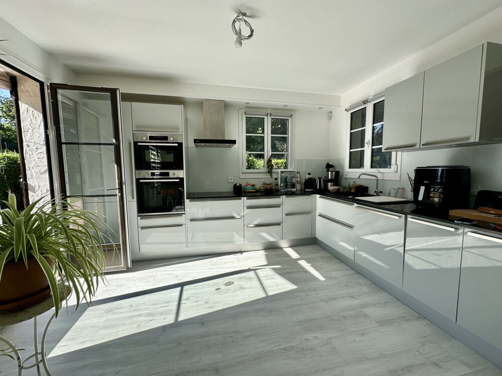 Belle maison familiale avec piscine et sous-sol total