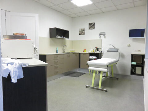   HAGONDANGE centre ville, plateau de 156m2 pour activité libérale composé de 7 pièces + parkings. 