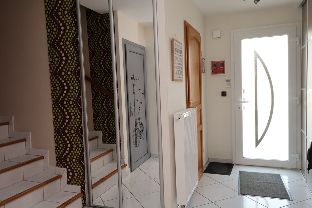 Vente Maison Proche de Metz à HAYES à Maison récente 147 m2 4 chambres, grand terrain  piscine et garages Hayes