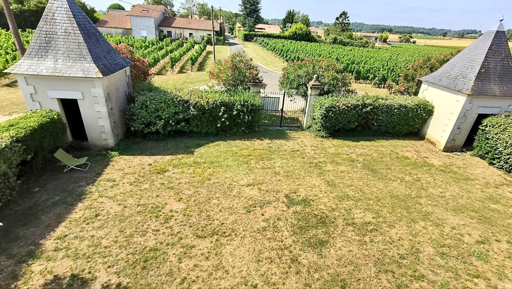 Vente Maison Propriété de caractère   Maison bourgeoise en pierre, dépendances et 2,5 hectares de terrain Mombrier