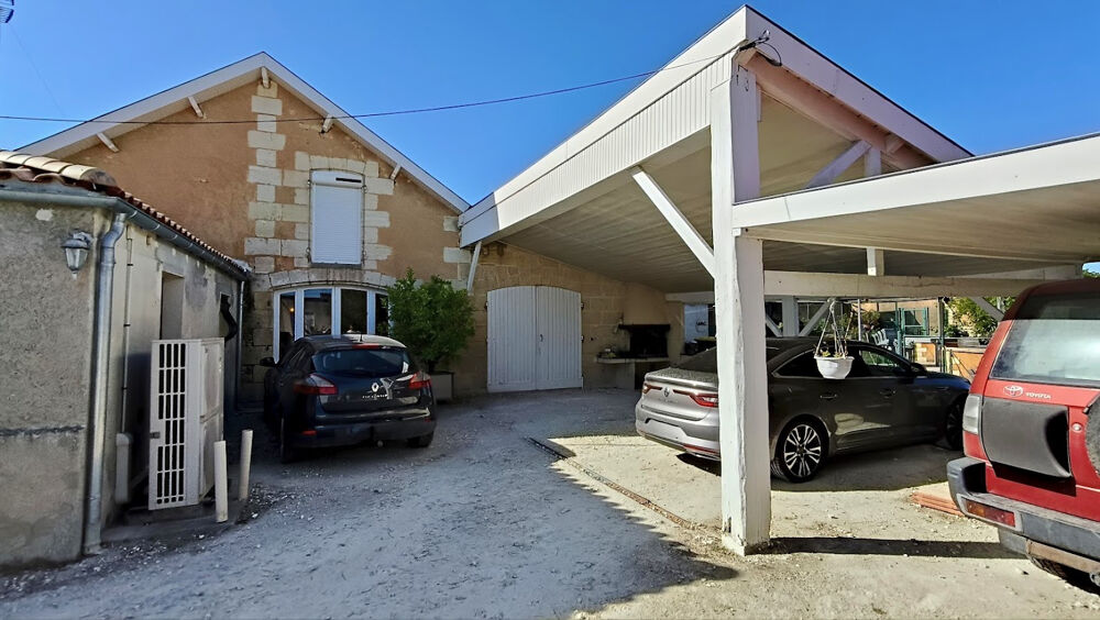 Maison en pierre de 131 m2 3 chambres Jardin clos Garage de 35 m2