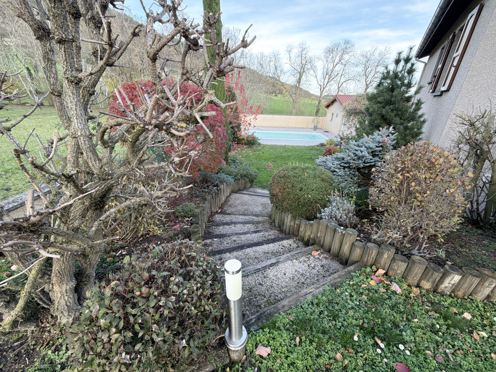 Vente Maison MAISON 7 pièces 178m2 + sous-sol complet + garage annexe + piscine Pélussin