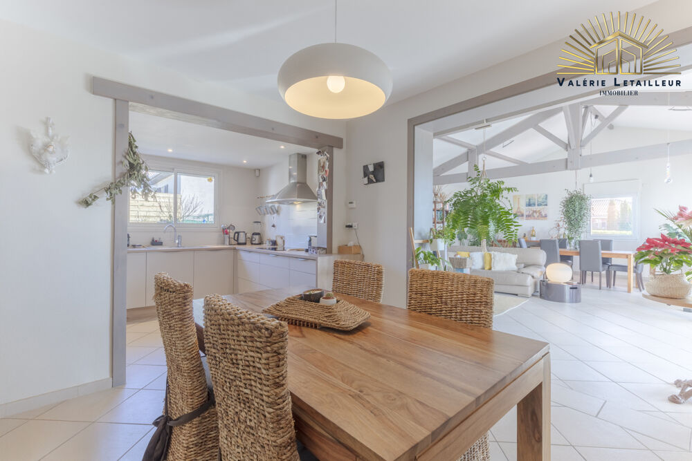 Vente Maison YVRAC   163 m2 HABITABLES SUR 850 m2 DE JARDIN   Belle FAMILIALE aux prestations de qualitées Yvrac