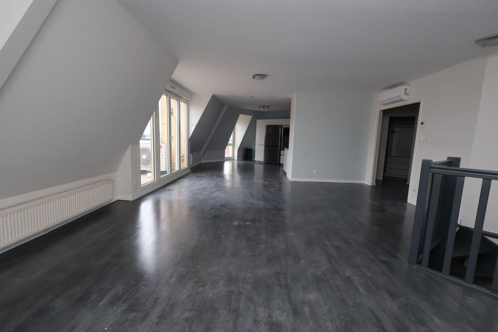 METZ SABLON Place Saint Livier appartement T 4 de 116 m2 3 chambres balcon garage et climatisation