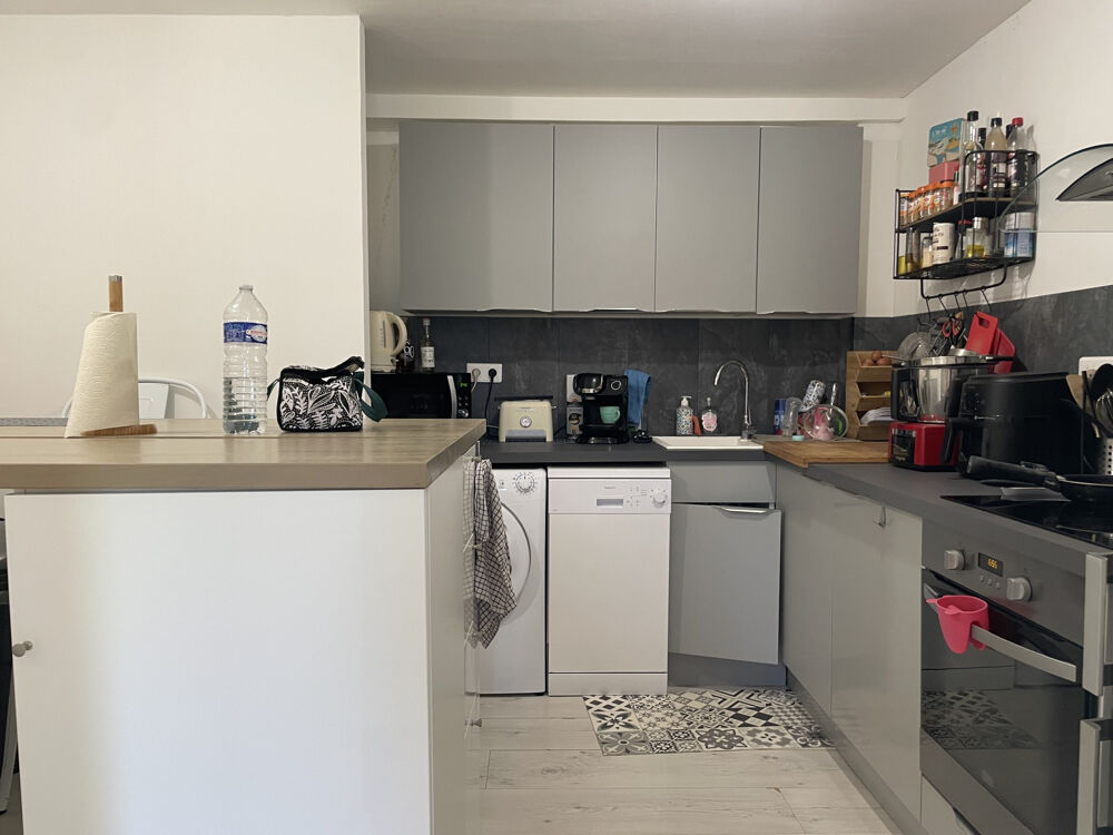 LOGEMENT SITUE AU REZ DE CHAUSSEE D'UNE MAISON TROIS CHAMBRES TERRASSE JARDIN DE 858 M2