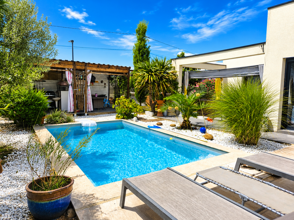 MAISON PLAIN PIED AVEC PISCINE
