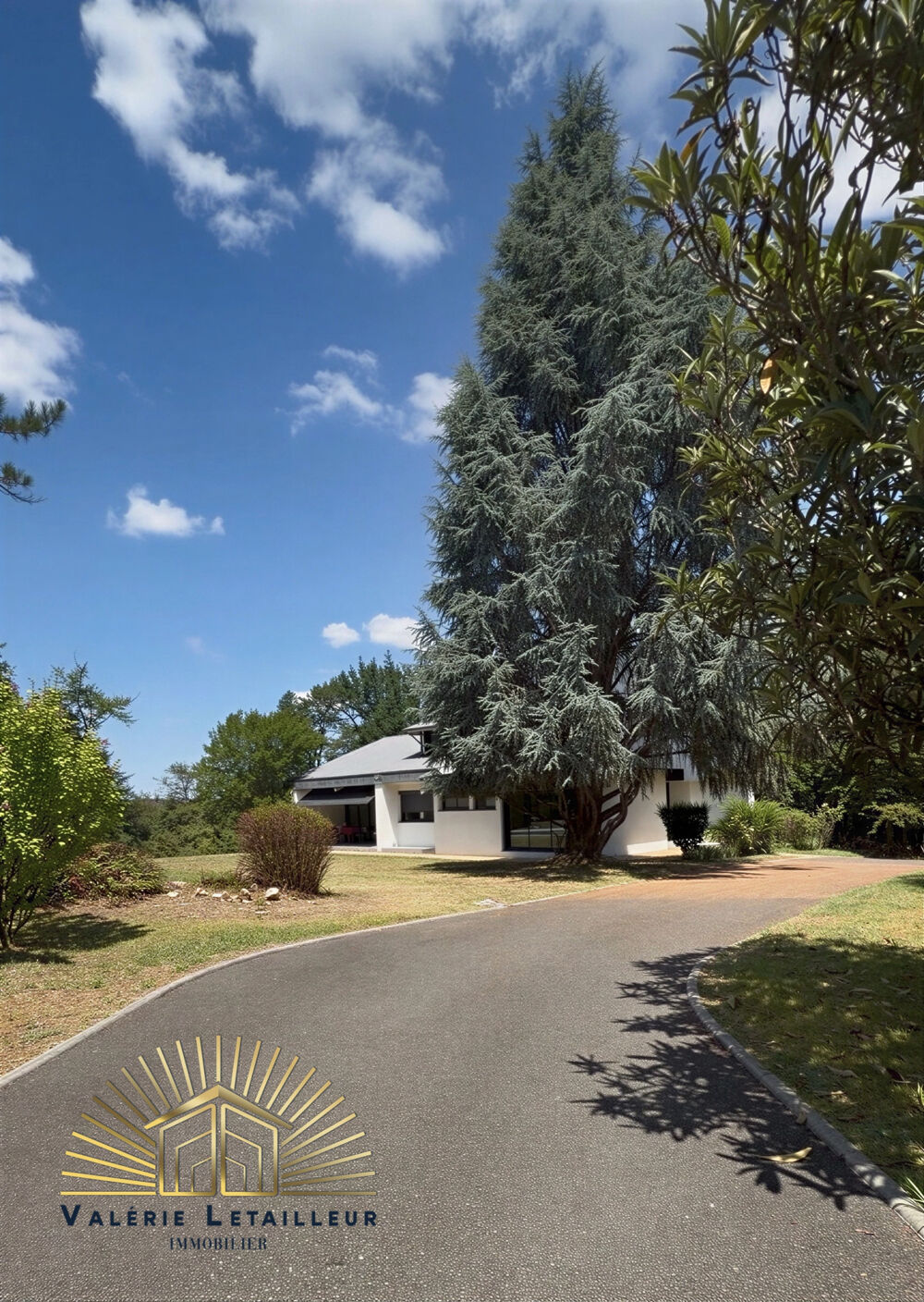 Maison 9 pièces 240 m² · à Pompignac · 240 m² · 595 000 €