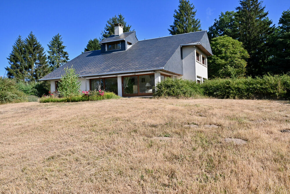 Parc Régional du Morvan Maison d'architecte et son chalet vue dégagée.