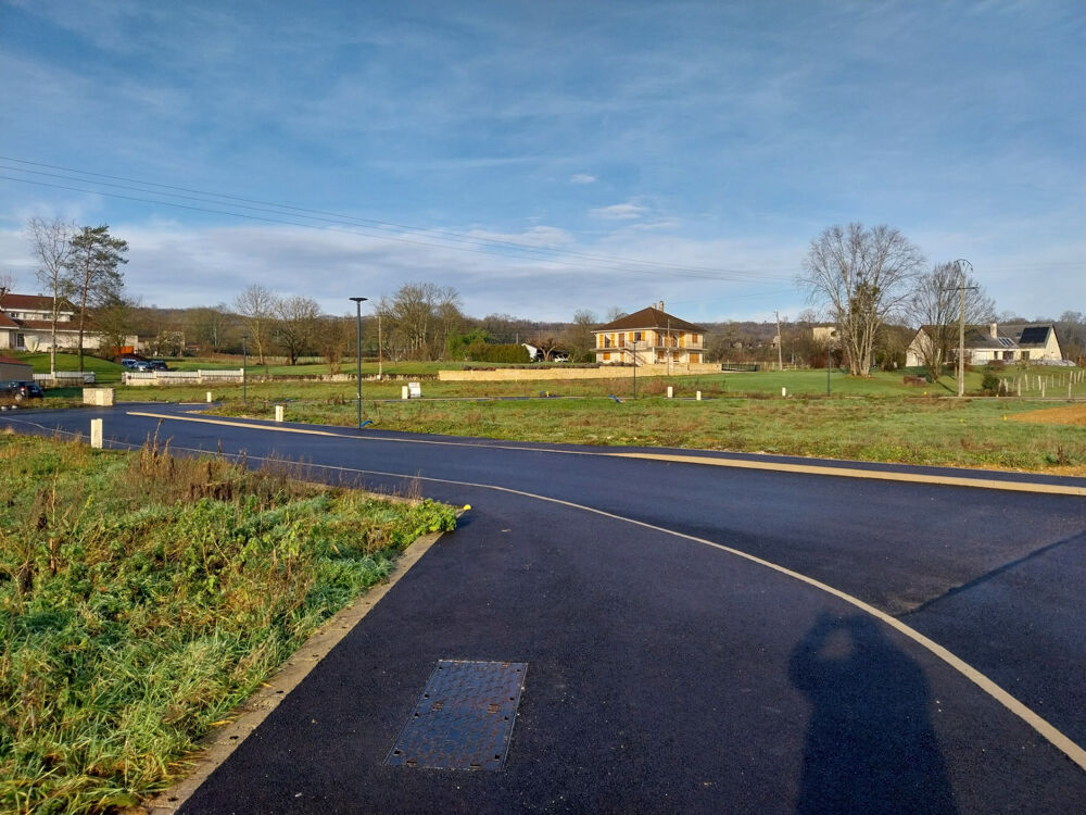 Vente Terrain A vendre sur la commune de VILLEREVERSURE terrain constructible et viabilisé de 582 m2 Villereversure