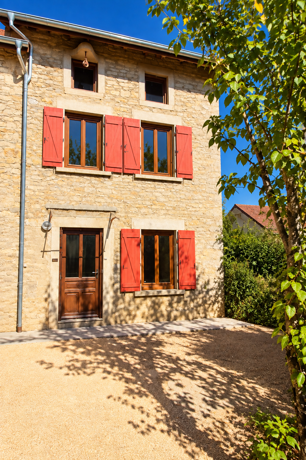 Vente Maison MAISON DE VILLAGE EN PIERRE, AVEC COUR ET STATIONNEMENT. Montalieu vercieu