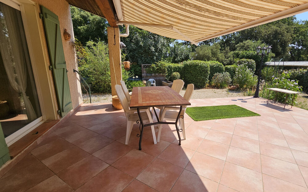 Bagnols-en-Forêt Villa de plain-pied 4 pièces de 90 m2 sur terrain de 1 020 m2