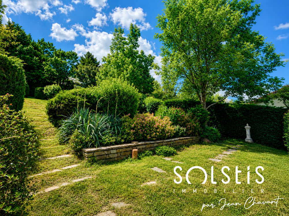 À ST GENEST LERPT *** MAISON FAMILIALE DE 204 M2 *** TERRAIN DE 1106 M2