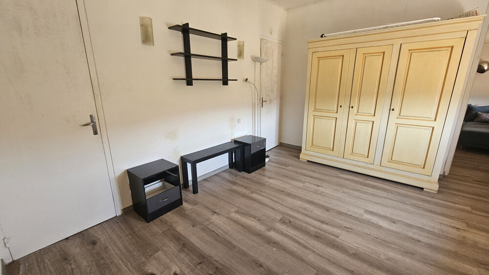 OFFRANT UNE TRES BELLE VUE - 2 APPARTEMENTS DE 32 ET 35 M2 ET UNE CAVE DE 35M2