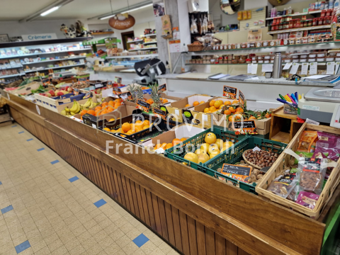 Droit au bail, surface plus de 100 M2 dans le centre de Viuz en Sallaz 104000 74250 Viuz en sallaz