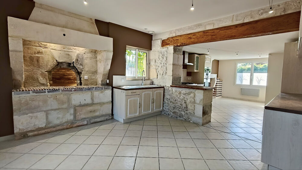 Maison de charme en pierre 216 m2 habitables Terrain clos de 1 850 m2