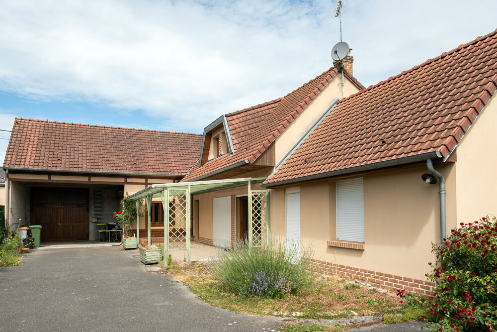 SAINT-SAUFLIEU - MAISON AVEC ENTREE SOUS PORCHE