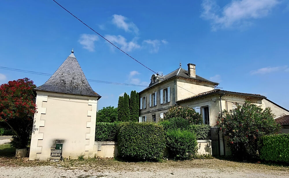 Propriété de caractère Maison bourgeoise en pierre, dépendances et 2,5 hectares de terrain