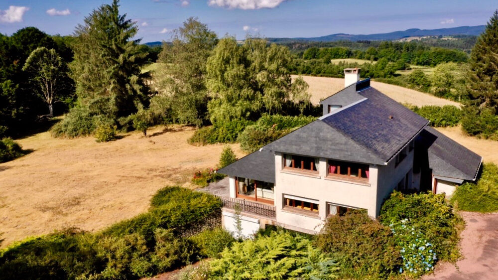 Parc Régional du Morvan Maison d'architecte et son chalet vue dégagée.