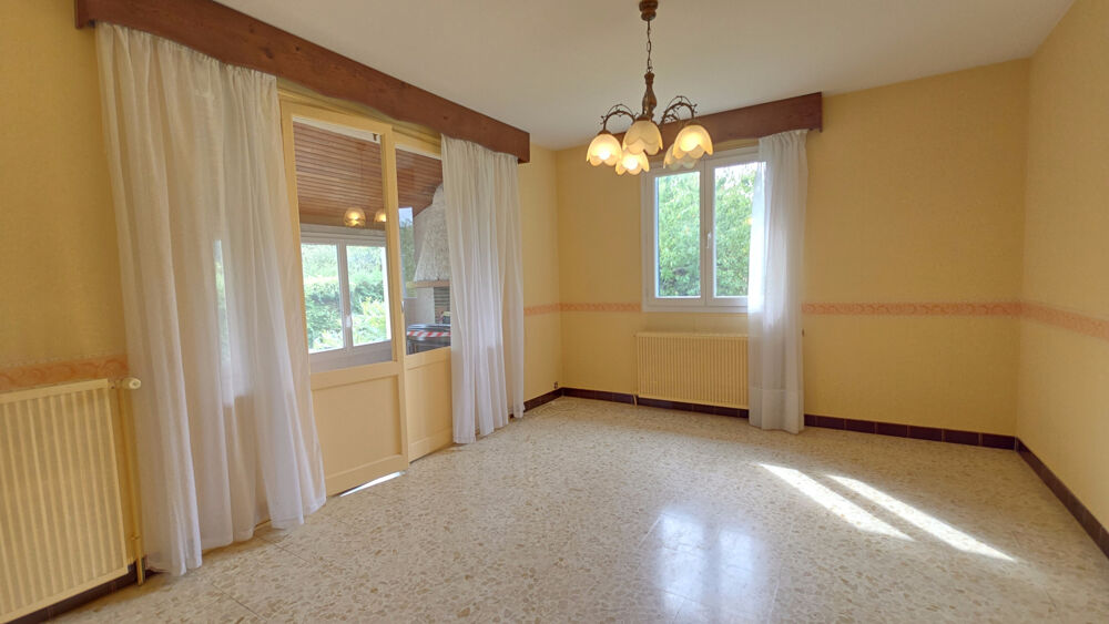 APPOIGNY - Maison sur sous-sol, 2/3 chambres, véranda et beau terrain
