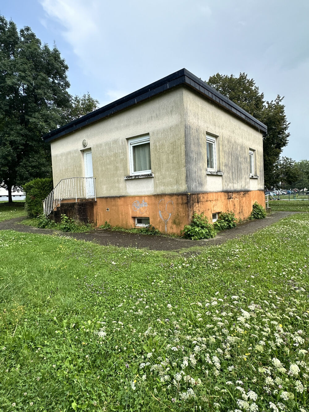 ANCIENNE MAISON MEDICALE DE 75.50m2 sur 3.54 ares
