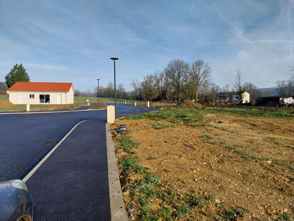Vente Terrain A vendre sur la commune de VILLEREVERSURE terrain constructible et viabilisé de 582 m2 Villereversure