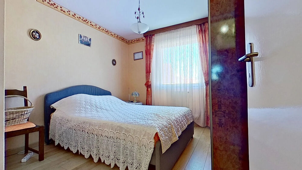 Vente Appartement Thionville dans petite copropriété, appartement F4 avec deux chambres, garage double. Thionville
