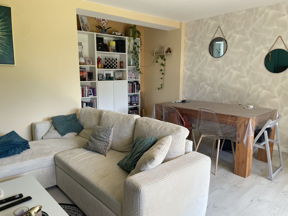 APPARTEMENT SIS AU REZ DE CHAUSSEE TROIS CHAMBRES TERRASSE JARDIN DE 858 M2