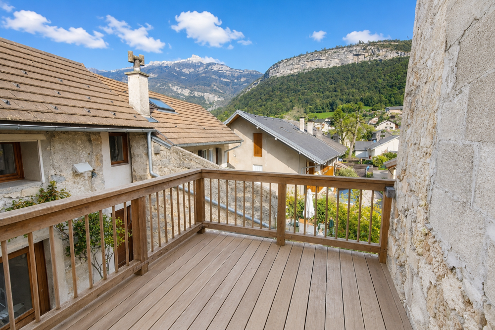 Vente Maison Secteur Sonnaz ancienne ferme rénovée d'environ 242 m2 avec un T2 indépendant Chambéry