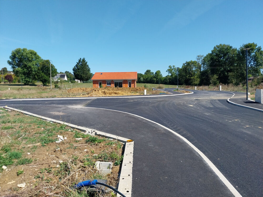 Vente Terrain A vendre sur la commune de VILLEREVERSURE terrain constructible et viabilisé de 582 m2 Villereversure
