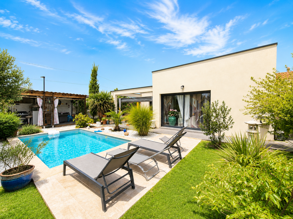 MAISON PLAIN PIED AVEC PISCINE