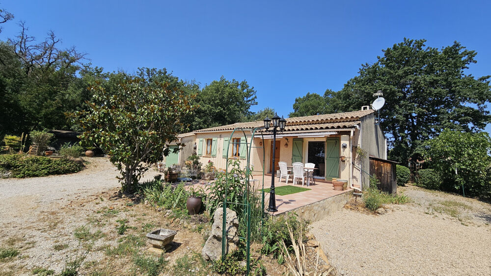 Bagnols-en-Forêt Villa de plain-pied 4 pièces de 90 m2 sur terrain de 1 020 m2