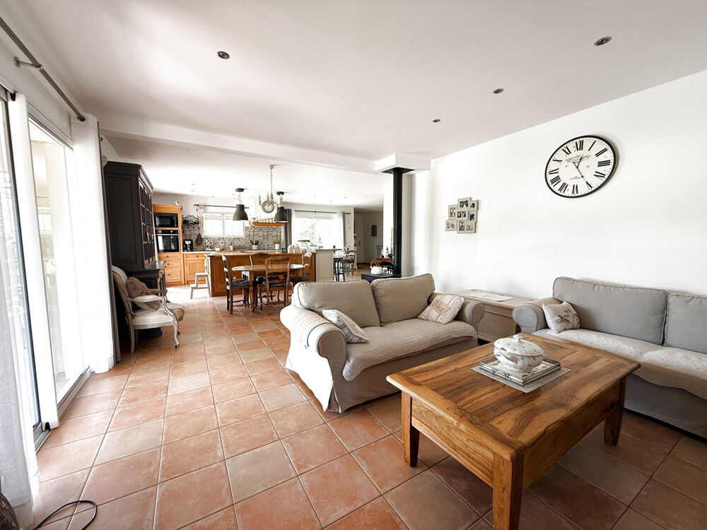 à vendre  Maison Saint-Paul-en-Forêt (83440)